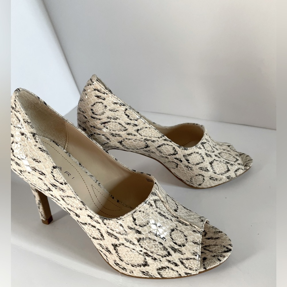 Tahari Size 6.5 cream/brown shoes